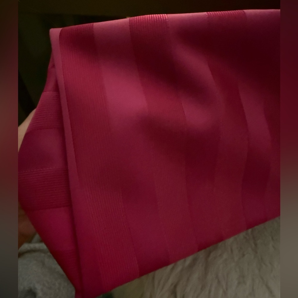 Authentic Valentino Garavani Sport Vibrant Pink Bag in Pristine Condition - Picture 7 of 15